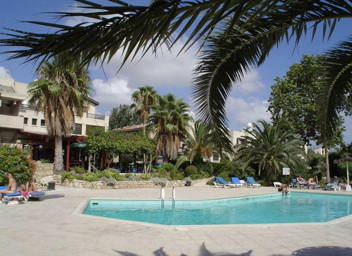 Natalia'S Townhouse, Margarita Gardens 003 Villa Paphos Bagian luar foto